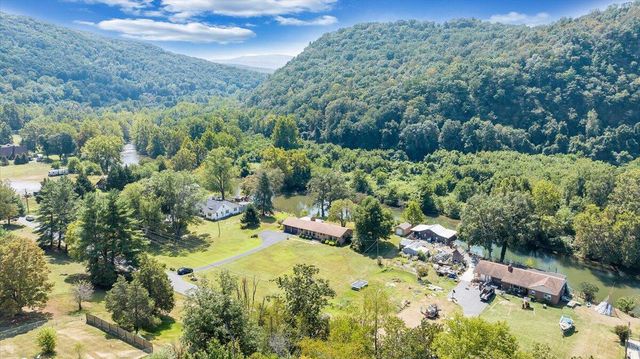 2015 Evergreen RD, Covington, VA 24426