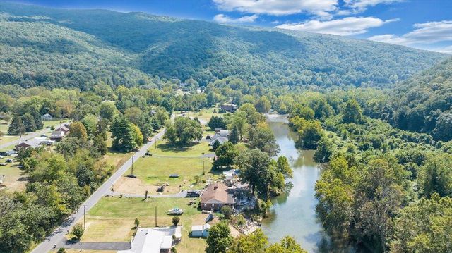 2015 Evergreen RD, Covington, VA 24426