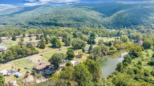 2015 Evergreen RD, Covington, VA 24426