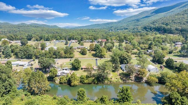 2015 Evergreen RD, Covington, VA 24426