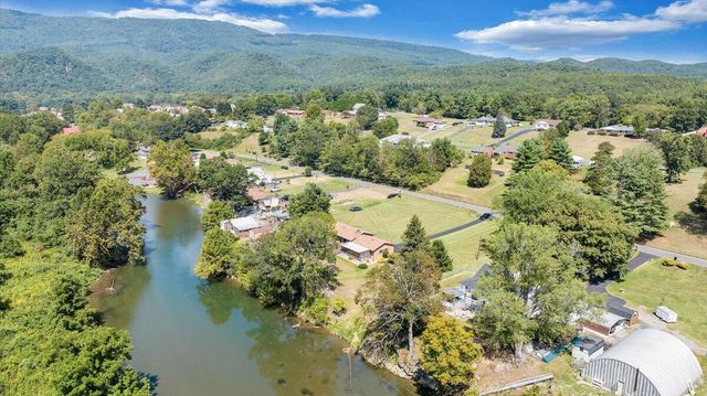 2015 Evergreen RD, Covington, VA 24426