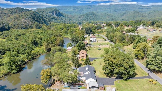 2015 Evergreen RD, Covington, VA 24426