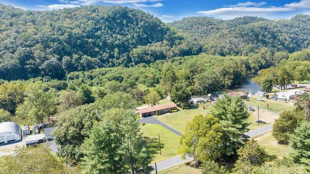 2015 Evergreen RD, Covington, VA 24426