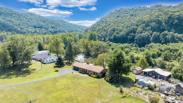 2015 Evergreen RD, Covington, VA 24426