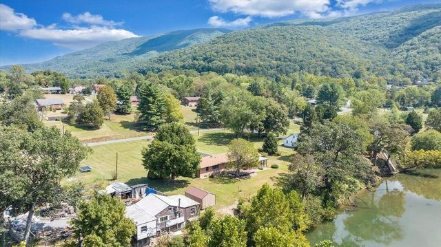 2015 Evergreen RD, Covington, VA 24426