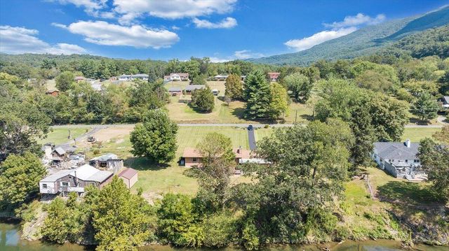 2015 Evergreen RD, Covington, VA 24426