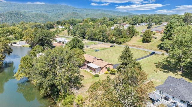 2015 Evergreen RD, Covington, VA 24426