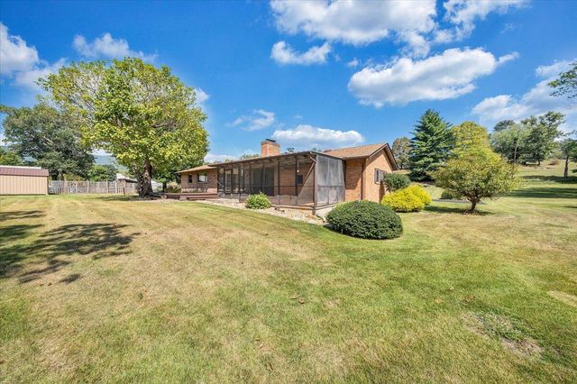 2015 Evergreen RD, Covington, VA 24426