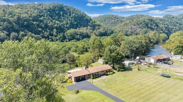 2015 Evergreen RD, Covington, VA 24426