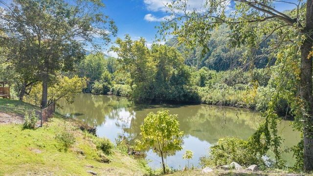 2015 Evergreen RD, Covington, VA 24426