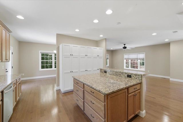 18 Hawthorne Drive, Auburn, NH 03032