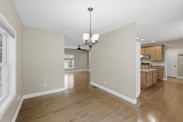 18 Hawthorne Drive, Auburn, NH 03032