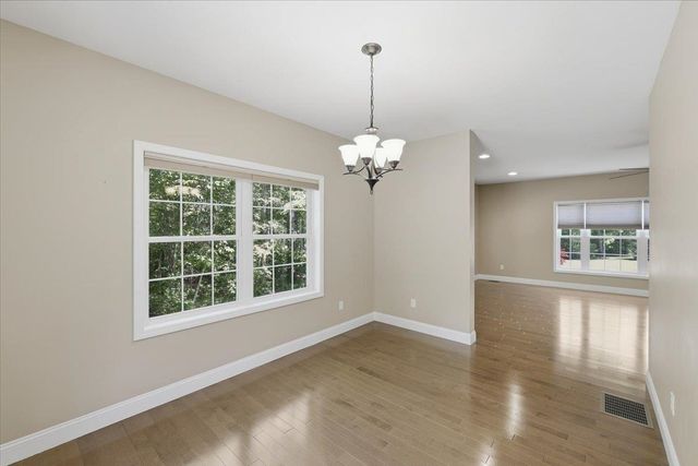 18 Hawthorne Drive, Auburn, NH 03032