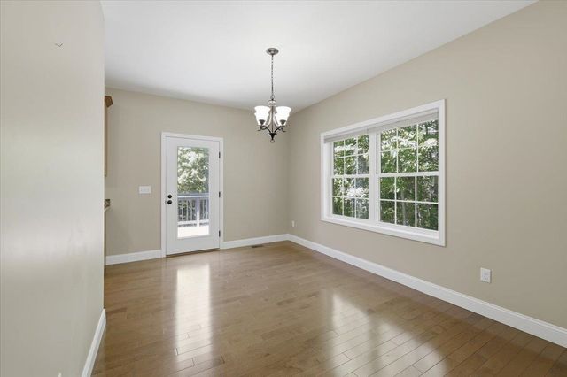 18 Hawthorne Drive, Auburn, NH 03032