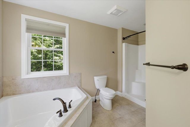 18 Hawthorne Drive, Auburn, NH 03032
