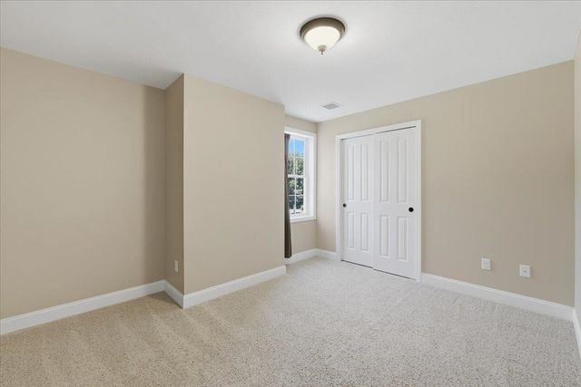 18 Hawthorne Drive, Auburn, NH 03032