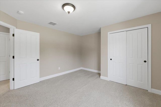 18 Hawthorne Drive, Auburn, NH 03032
