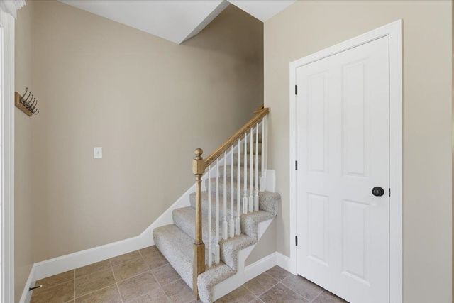 18 Hawthorne Drive, Auburn, NH 03032