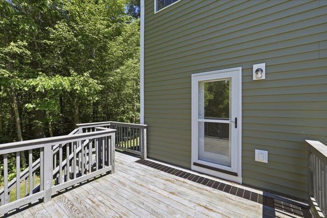 18 Hawthorne Drive, Auburn, NH 03032