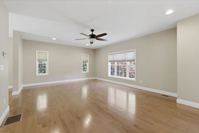 18 Hawthorne Drive, Auburn, NH 03032