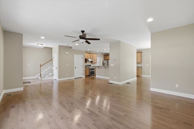 18 Hawthorne Drive, Auburn, NH 03032
