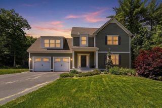 18 Hawthorne Drive, Auburn, NH 03032