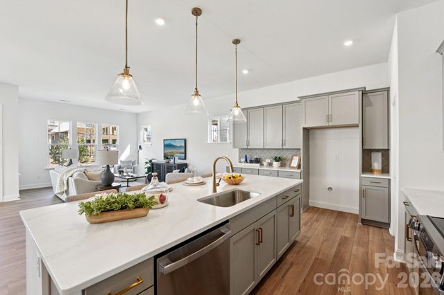 7422 Westrow Avenue, Charlotte, NC 28278