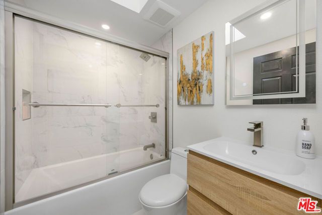 11982 Kiowa Avenue 307, Los Angeles, CA 90049