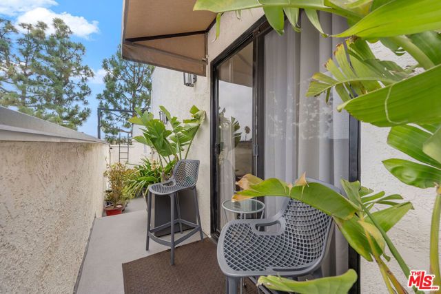 11982 Kiowa Avenue 307, Los Angeles, CA 90049