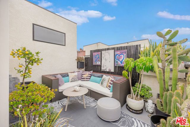 11982 Kiowa Avenue 307, Los Angeles, CA 90049