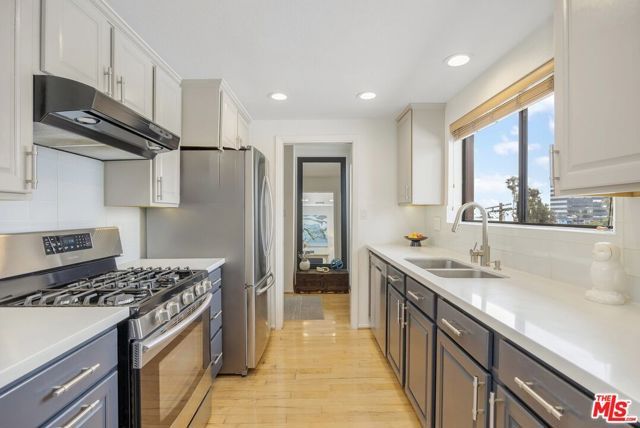 11982 Kiowa Avenue 307, Los Angeles, CA 90049