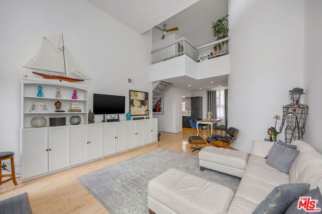 11982 Kiowa Avenue 307, Los Angeles, CA 90049