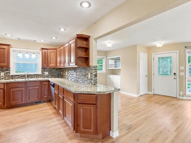 3334 N 98th STREET, Milwaukee, WI 53222