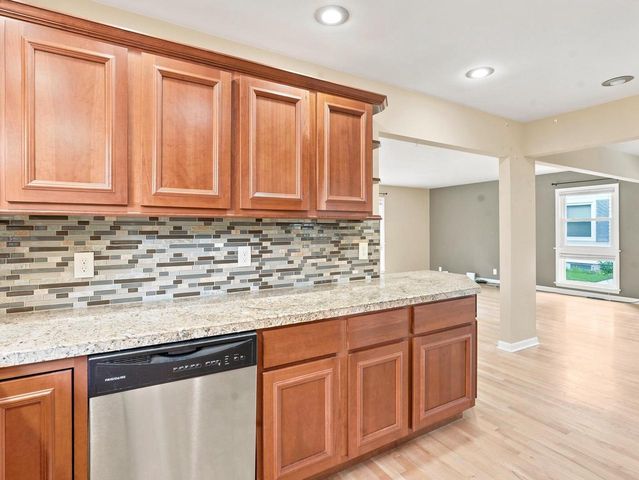 3334 N 98th STREET, Milwaukee, WI 53222