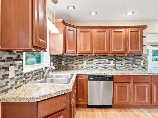 3334 N 98th STREET, Milwaukee, WI 53222