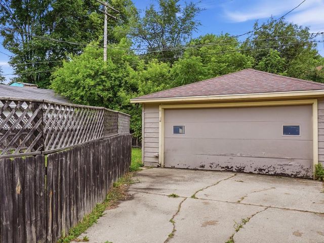3334 N 98th STREET, Milwaukee, WI 53222
