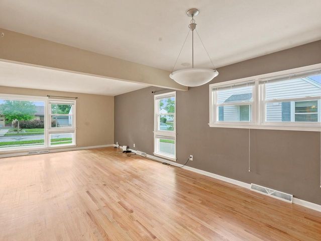 3334 N 98th STREET, Milwaukee, WI 53222