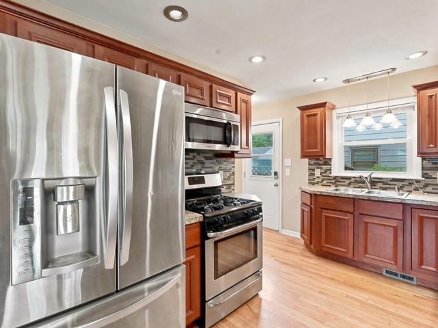 3334 N 98th STREET, Milwaukee, WI 53222