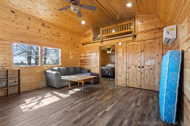 1308 Church Road, Silo, OK 74701