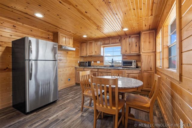 1308 Church Road, Silo, OK 74701