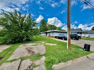 910 N 6th Avenue E, Newton, IA 50208