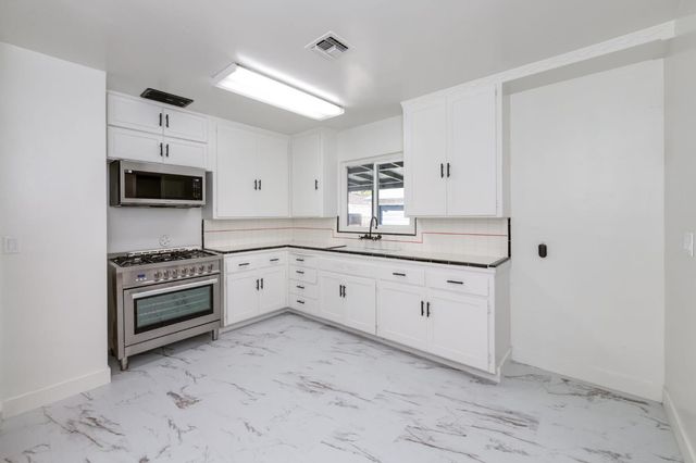 2977 E Harvard, Fresno, CA 93703