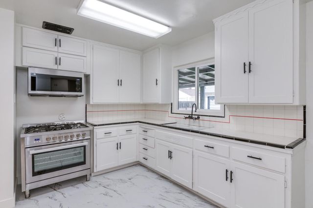 2977 E Harvard, Fresno, CA 93703