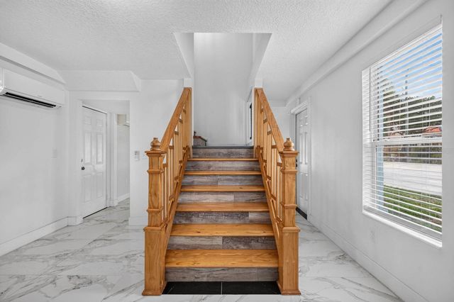 216 N HALIFAX AVENUE, Daytona Beach, FL 32118