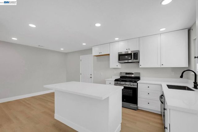 587 Somoa Lane, Lathrop, CA 95330