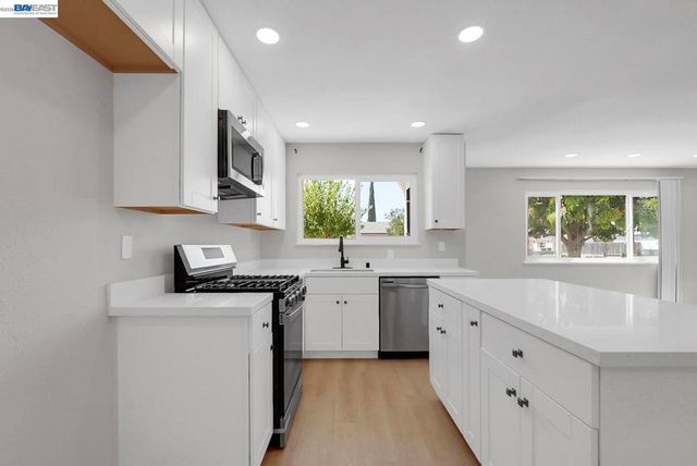 587 Somoa Lane, Lathrop, CA 95330