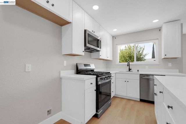 587 Somoa Lane, Lathrop, CA 95330