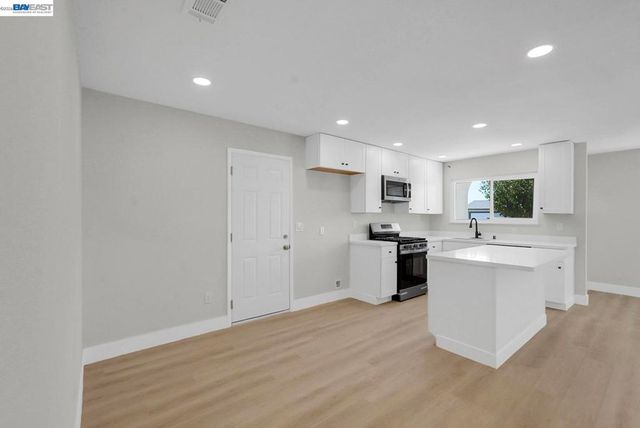 587 Somoa Lane, Lathrop, CA 95330