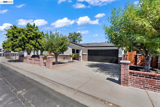 587 Somoa Lane, Lathrop, CA 95330