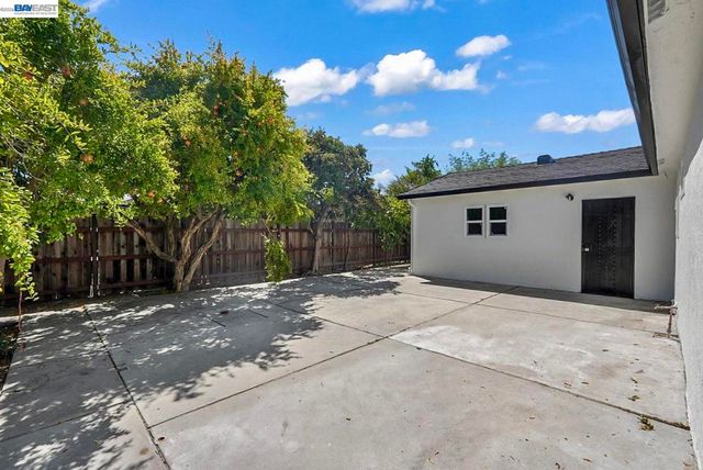 587 Somoa Lane, Lathrop, CA 95330